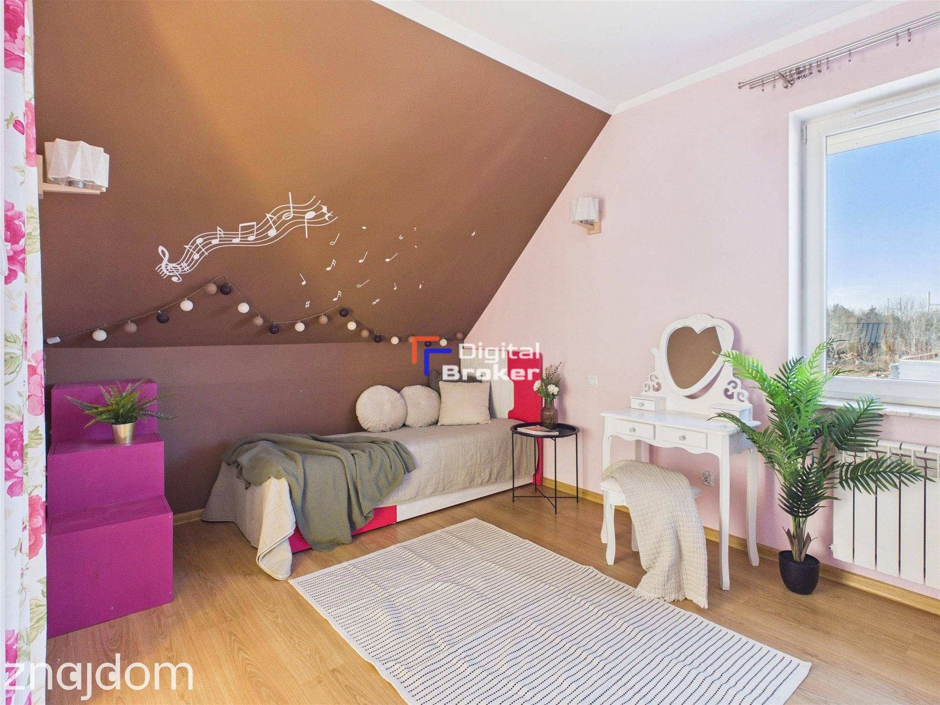 Rodzinny Dom 156 m2 plus 66m2 p. użytkowej/ogród 550 m2 - zdjęcie 18