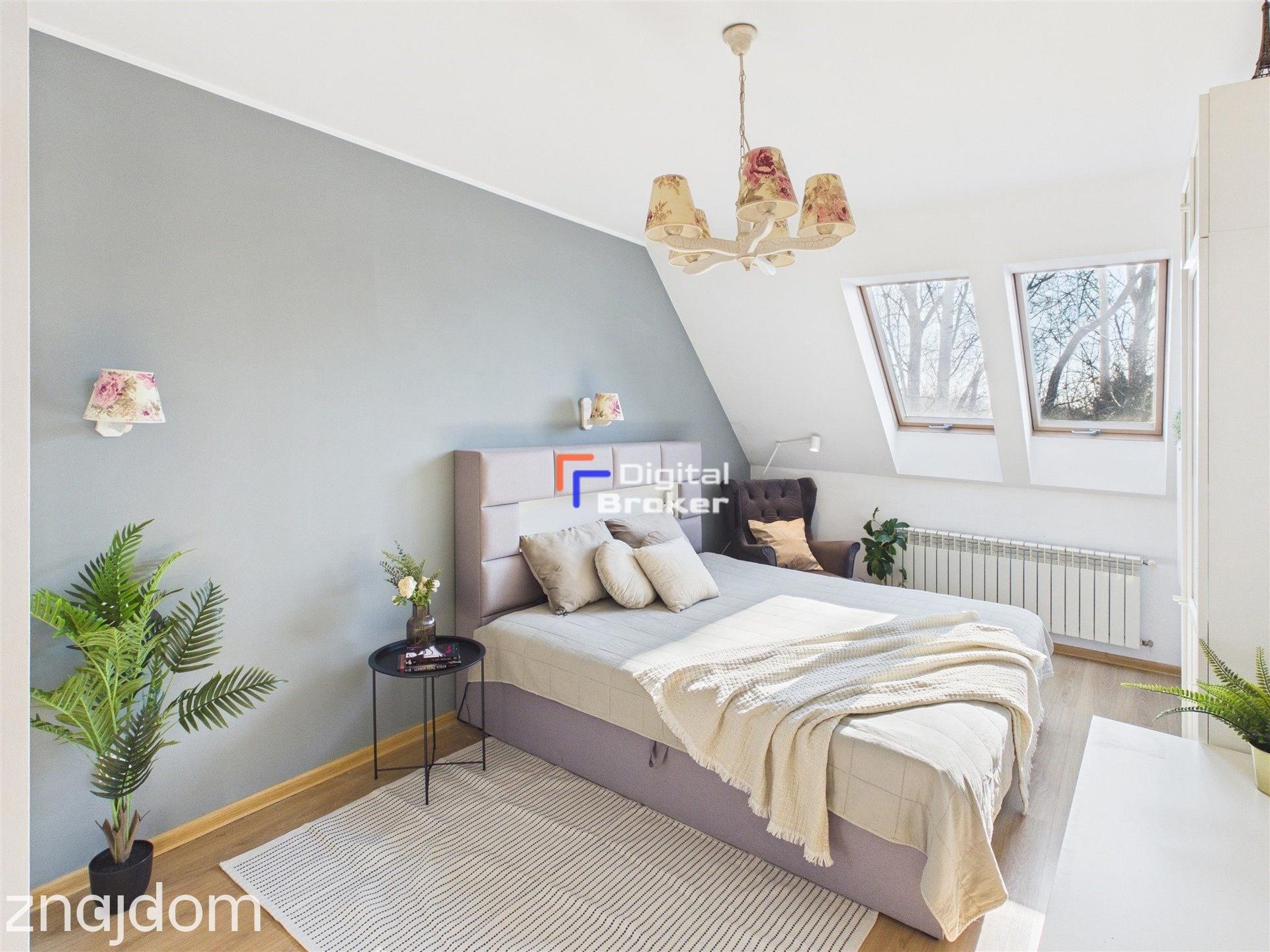 Rodzinny Dom 156 m2 plus 66m2 p. użytkowej/ogród 550 m2 - zdjęcie 4