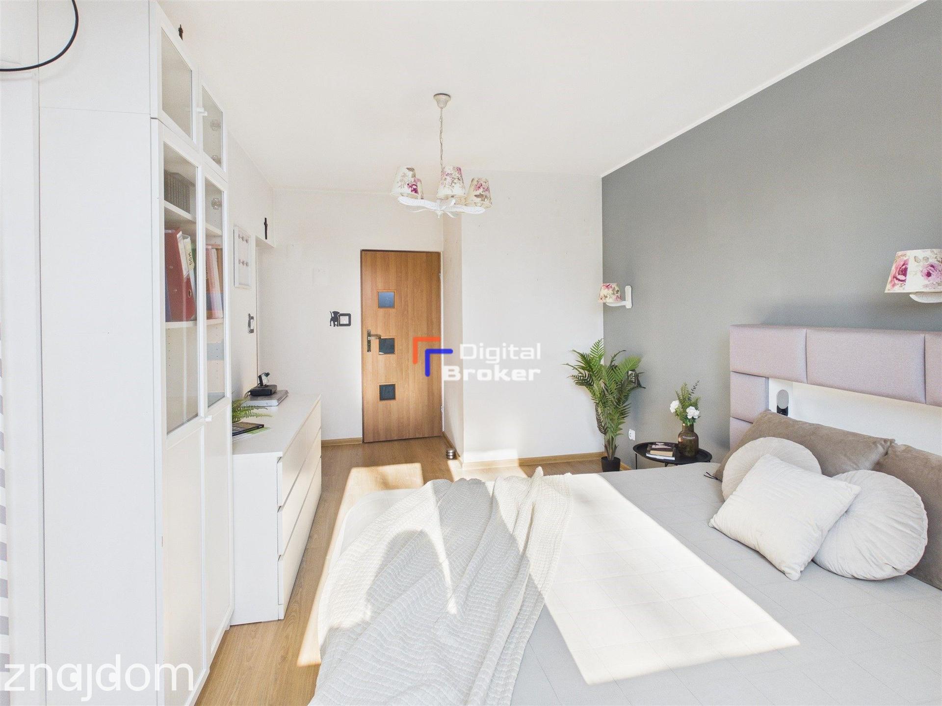Rodzinny Dom 156 m2 plus 66m2 p. użytkowej/ogród 550 m2 - zdjęcie 5