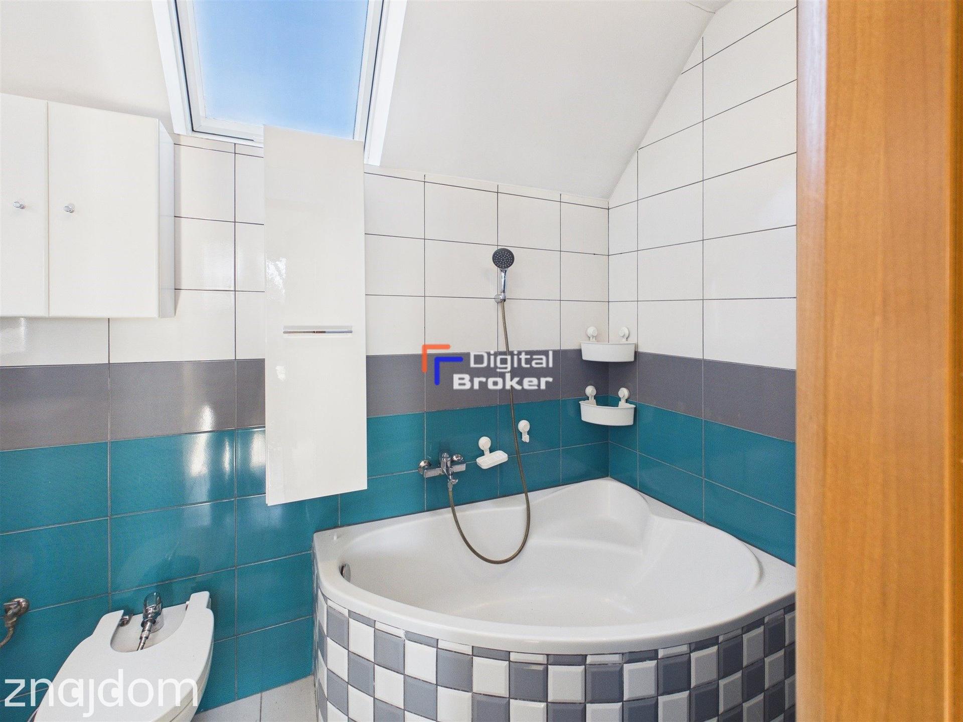 Rodzinny Dom 156 m2 plus 66m2 p. użytkowej/ogród 550 m2 - zdjęcie 8