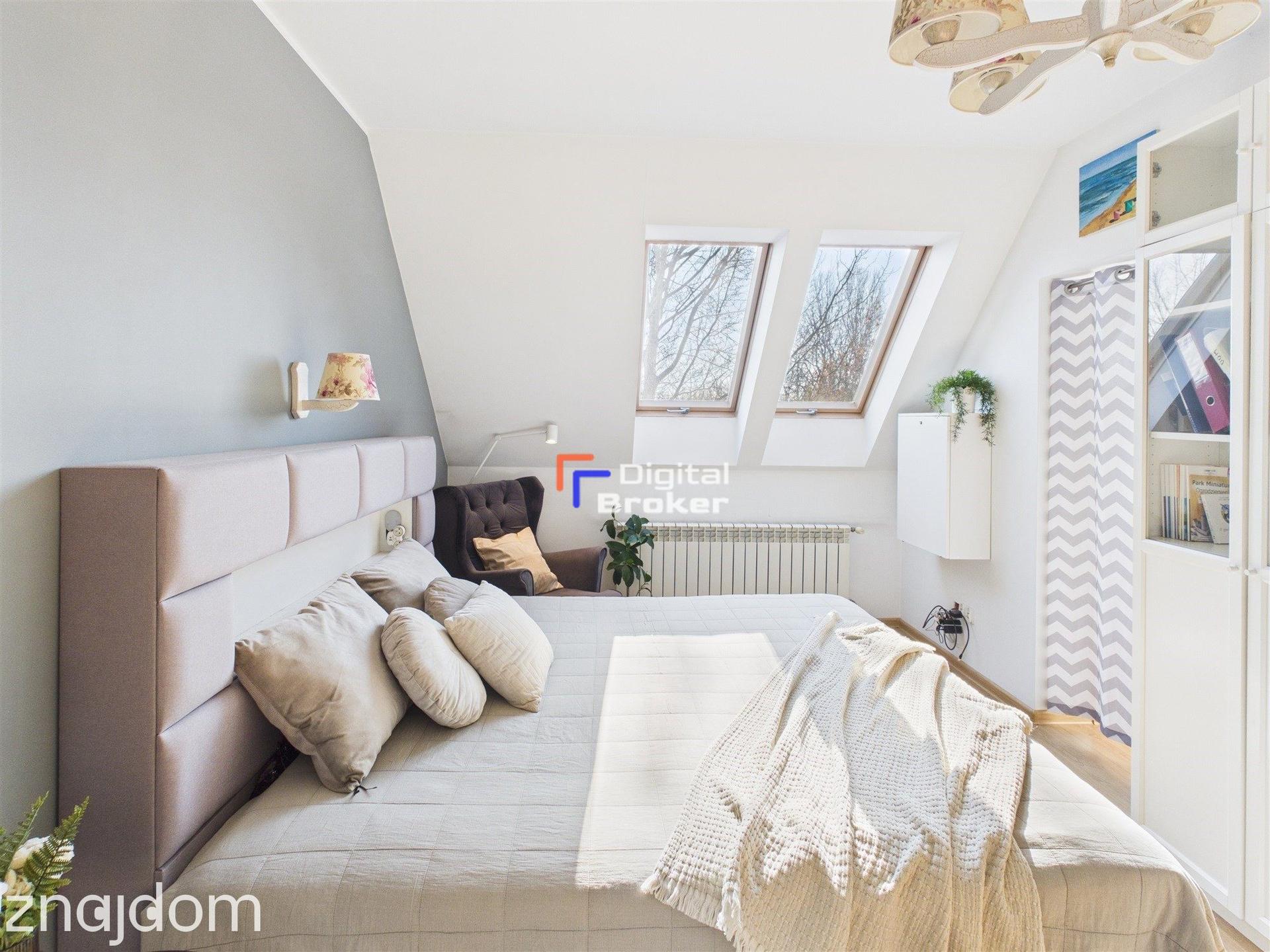 Rodzinny Dom 156 m2 plus 66m2 p. użytkowej/ogród 550 m2 - zdjęcie 9
