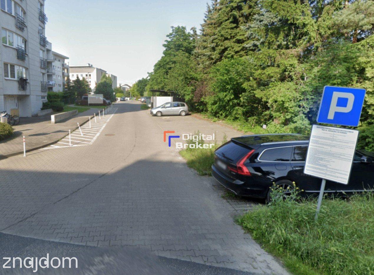 Poznań Junikowo - Parking komercyjny 30-32 miejsca