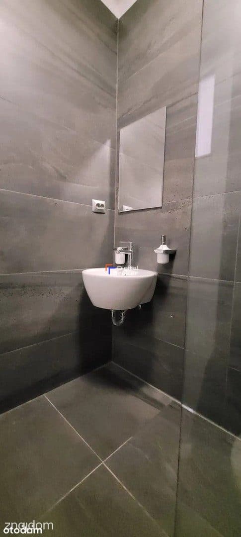 Kawalerka w kamienicy w ścisłym centrum z miejscem postojowym - zdjęcie 5