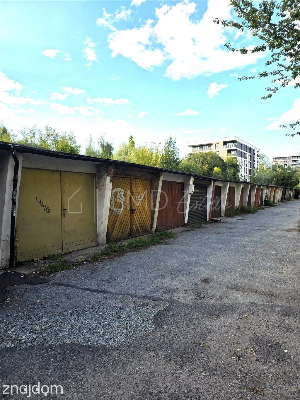 Murowany garaż 16 m² z kanałem i prądem Koszutka - zdjęcie 6
