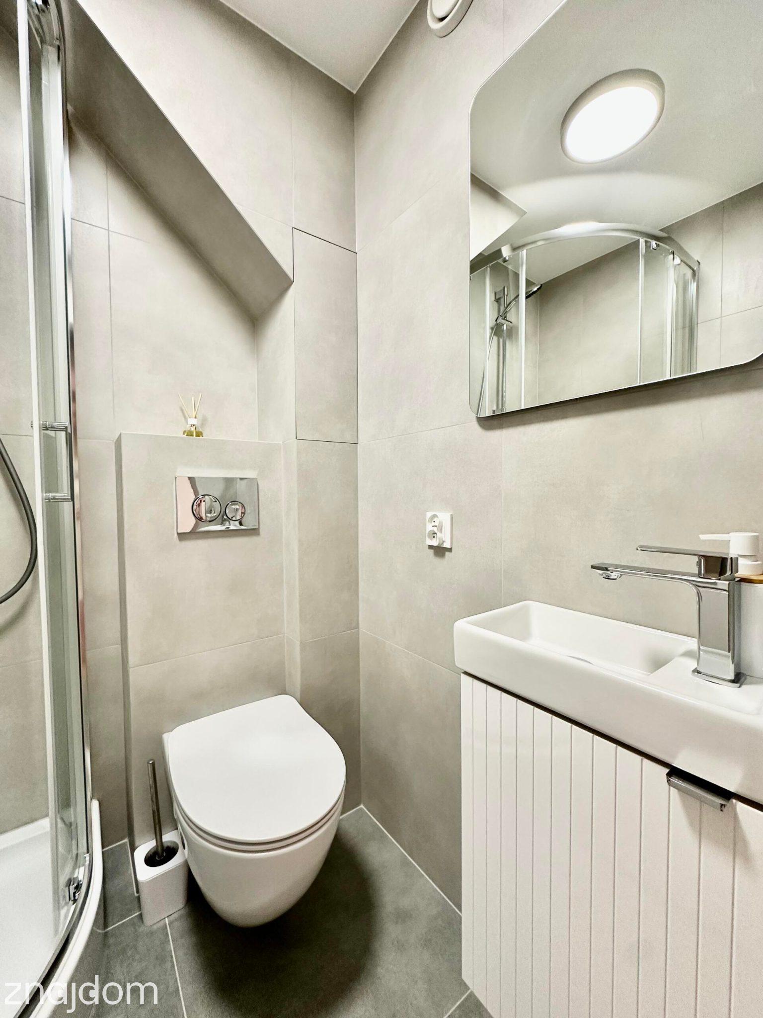 Idealna na start lub inwestycję -26m2 po remoncie w centrum miasta - zdjęcie 9