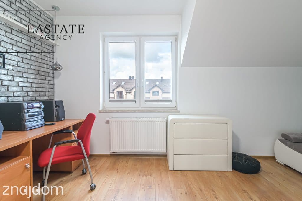 Przestronny dom 92 m² z ogródkiem i tarasem - zdjęcie 16
