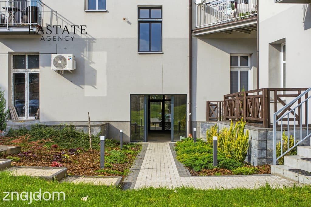 Dwupoziomowe stylowe mieszkanie w centrum Bytomia - zdjęcie 17