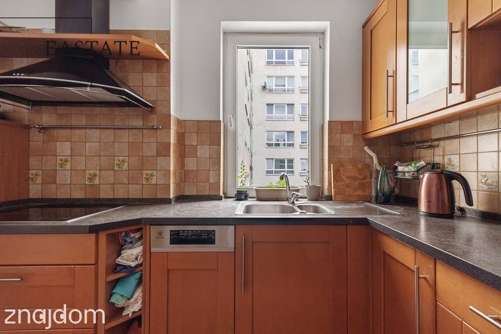 102 m², 4 pokoje, loggia, garaż, dwie łazienki - zdjęcie 11