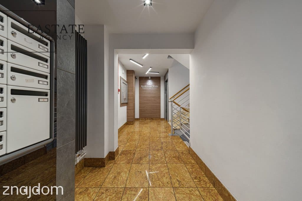 102 m², 4 pokoje, loggia, garaż, dwie łazienki - zdjęcie 16