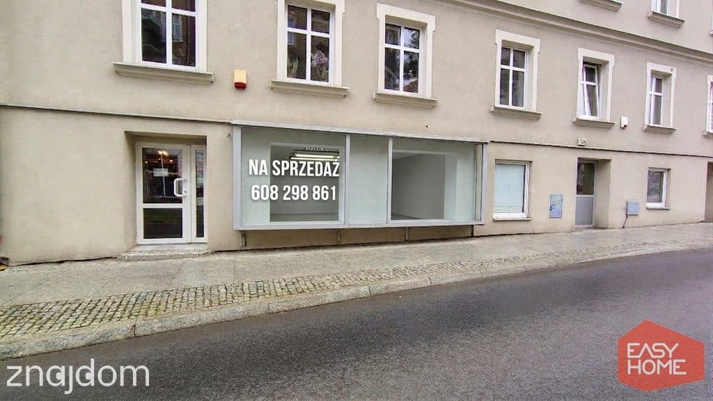 Lokal w centrum Wildy.