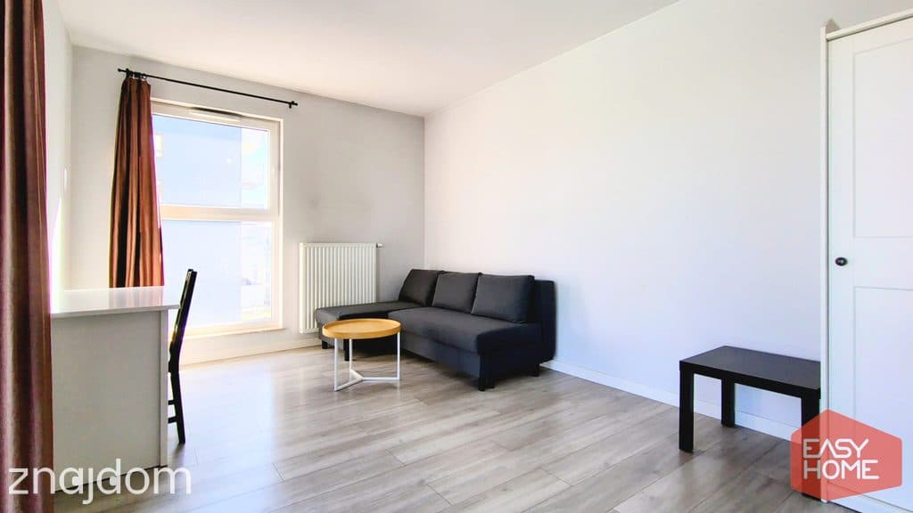 Apartament z komórką lok. i miejscem parkingowym.