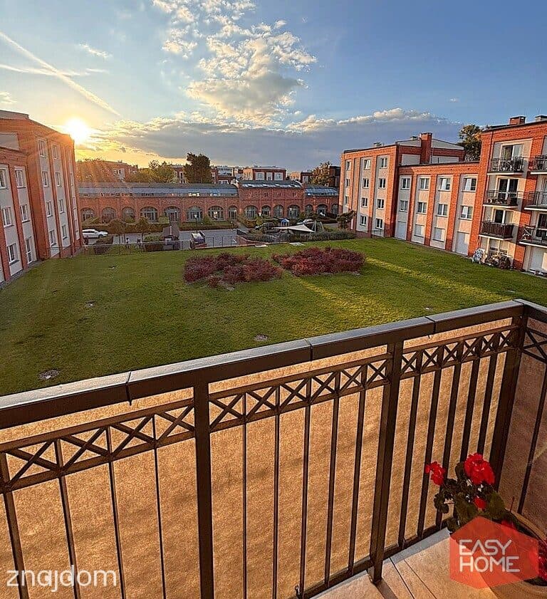 Ładne, 2 pokojowe, balkon, garaż 44 m2, na wynajem