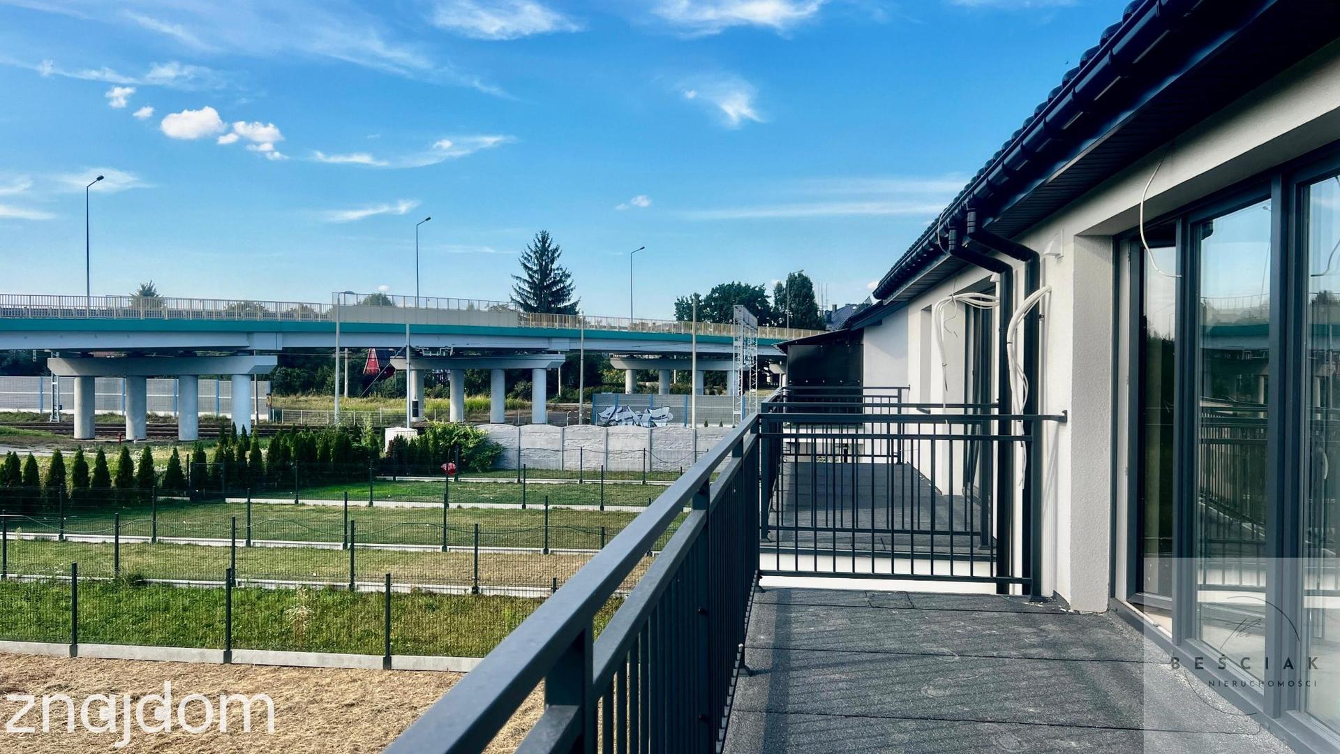 WIĘCEJ PRZESTRZENI, WIĘCEJ ŚWIATŁA – KOMFORTOWE MIESZKANIE Z BALKONEM I OGRÓDKIEM