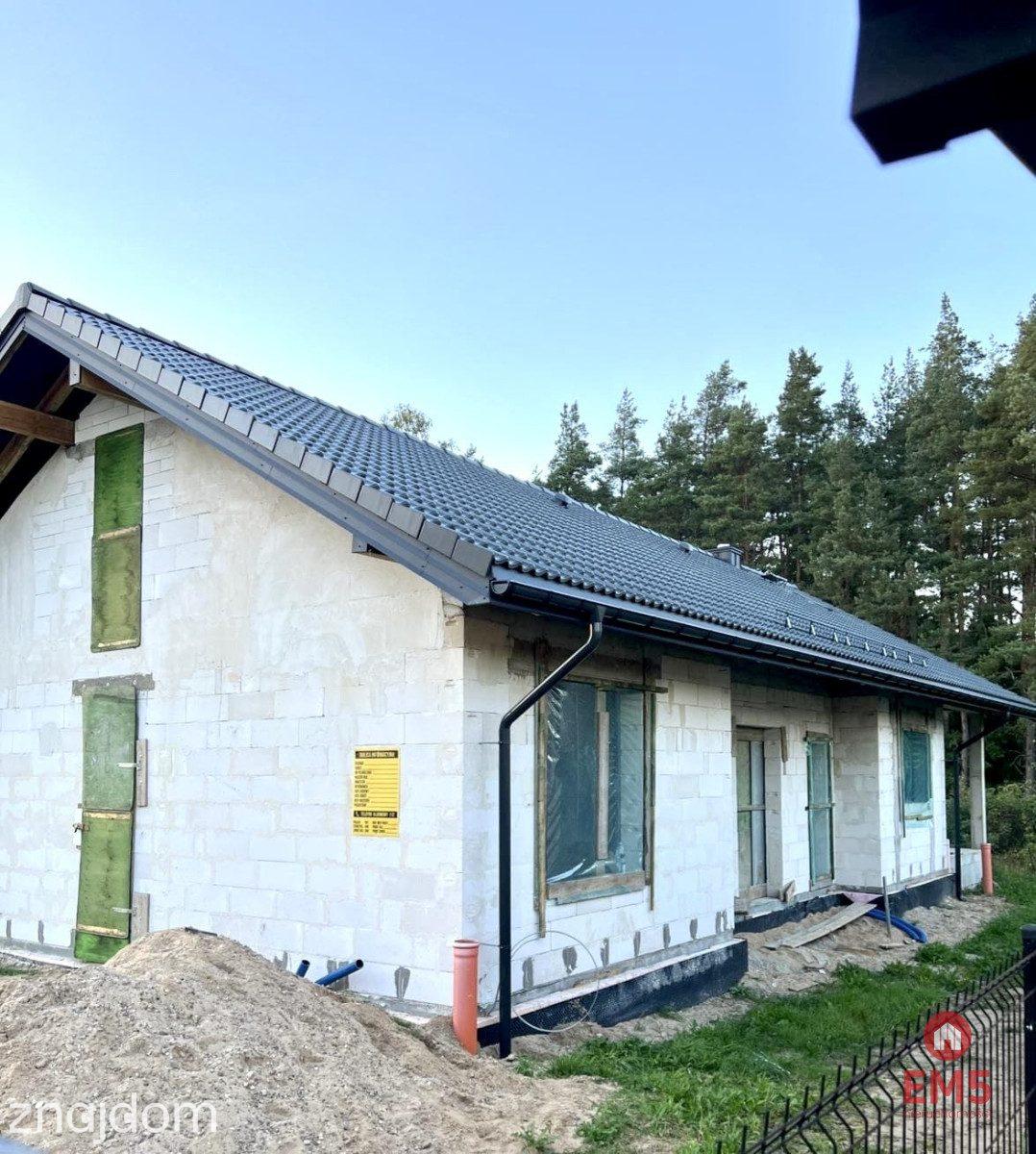 Dom parterowy z tarasem pod lasem. - zdjęcie 9