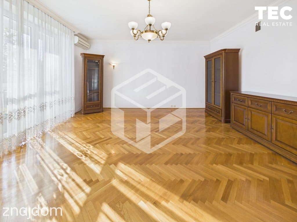 Przedwojenna elegancja w sercu Warszawy – 88 m² w Domu Oficerskim