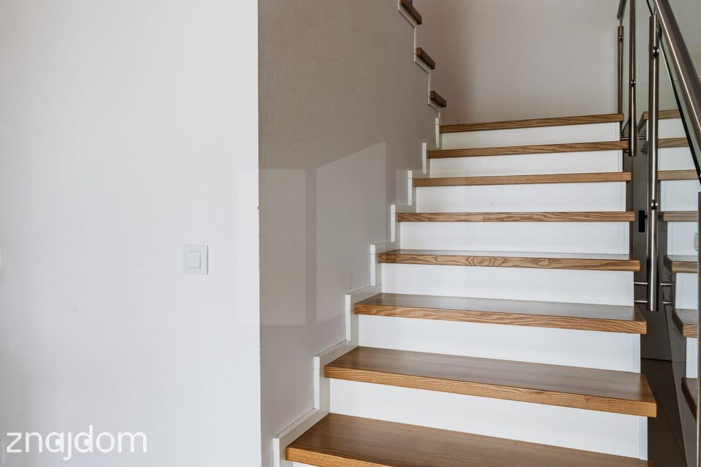 Nowoczesny, przestronny dom 300 m², 8 pokoi - zdjęcie 10