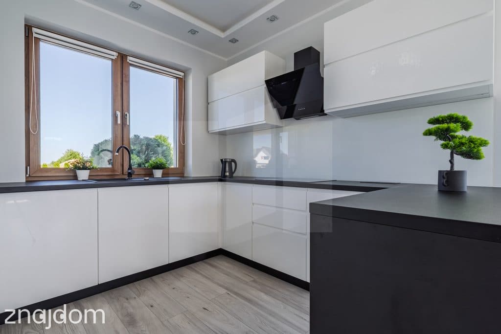 Zjawiskowy dom w Kielnie | 3200 m² zieleni - zdjęcie 6