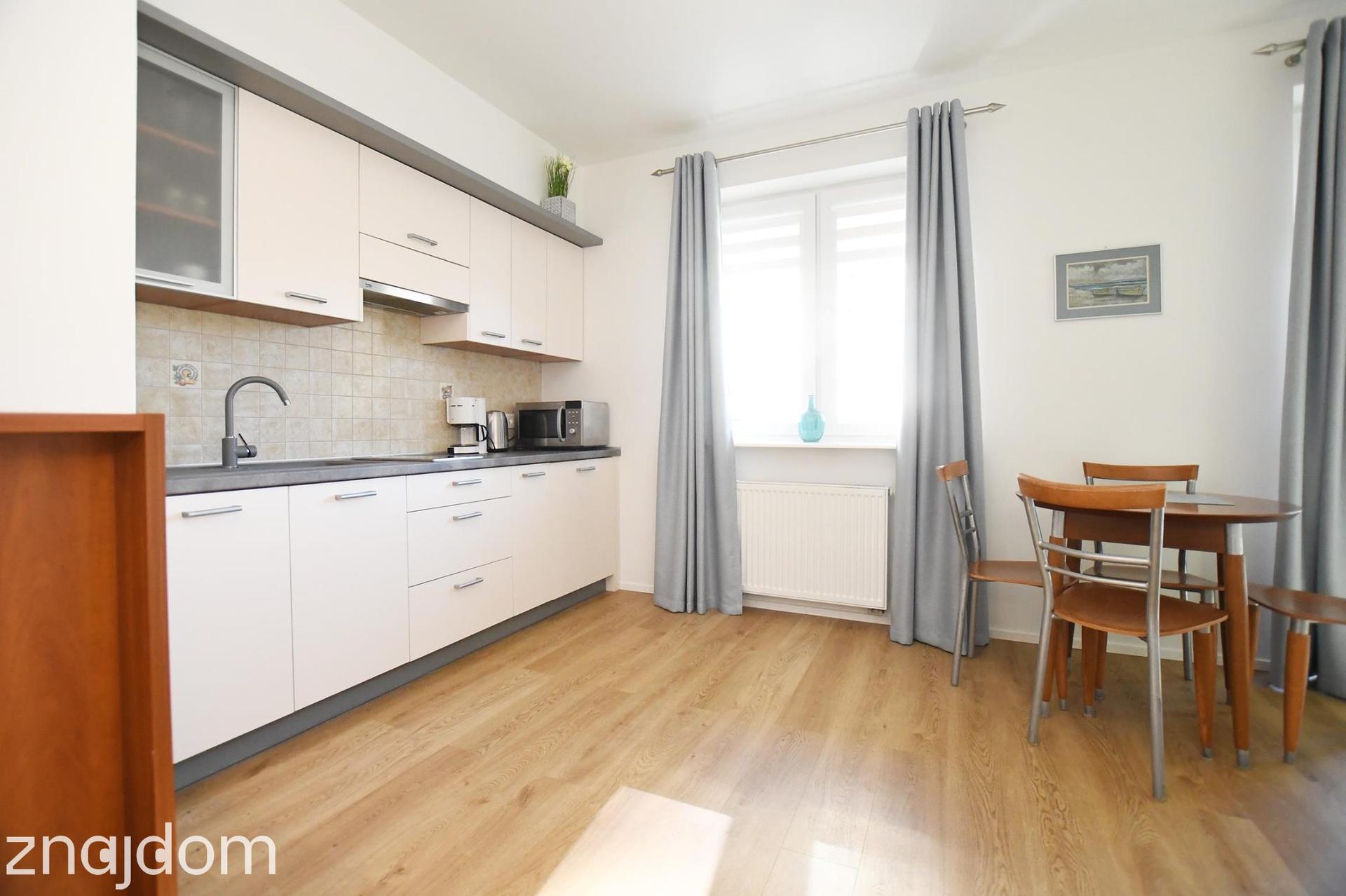Kołobrzeg dz. Portowa ul. spacerowa . Apartament 300 m do morza - zdjęcie 9