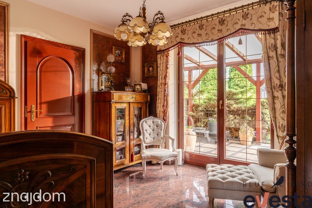 Ręczna sztukateria, marmur i 186,5 m² przestrzeni - zdjęcie 2