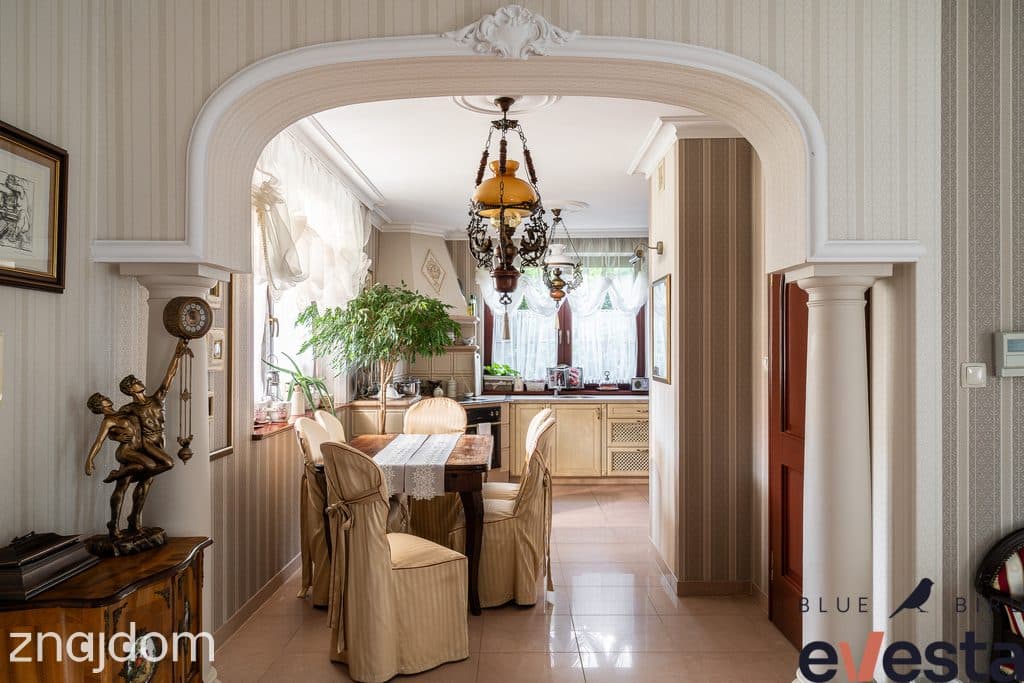 Ręczna sztukateria, marmur i 186,5 m² przestrzeni - zdjęcie 3