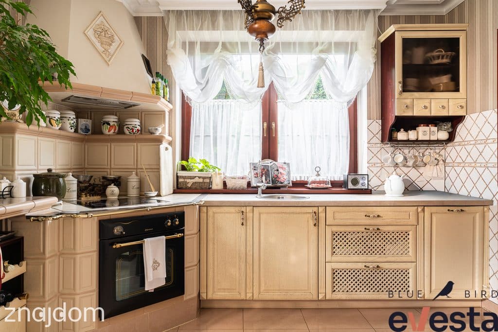 Ręczna sztukateria, marmur i 186,5 m² przestrzeni - zdjęcie 9