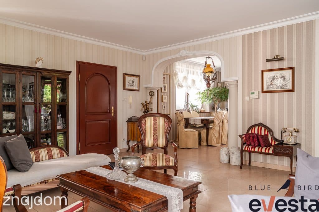 Ręczna sztukateria, marmur i 186,5 m² przestrzeni - zdjęcie 10