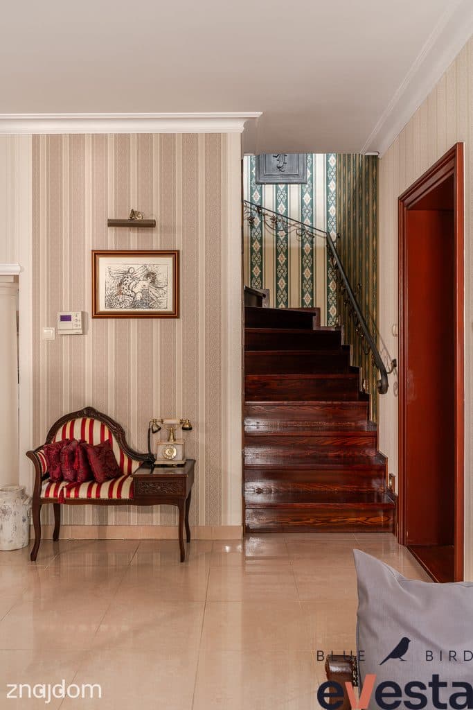 Ręczna sztukateria, marmur i 186,5 m² przestrzeni - zdjęcie 11