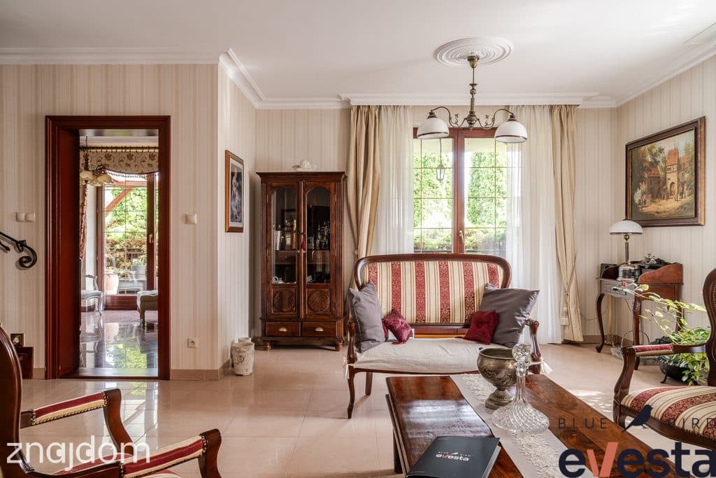 Ręczna sztukateria, marmur i 186,5 m² przestrzeni - zdjęcie 13