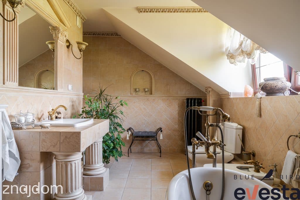 Ręczna sztukateria, marmur i 186,5 m² przestrzeni - zdjęcie 20