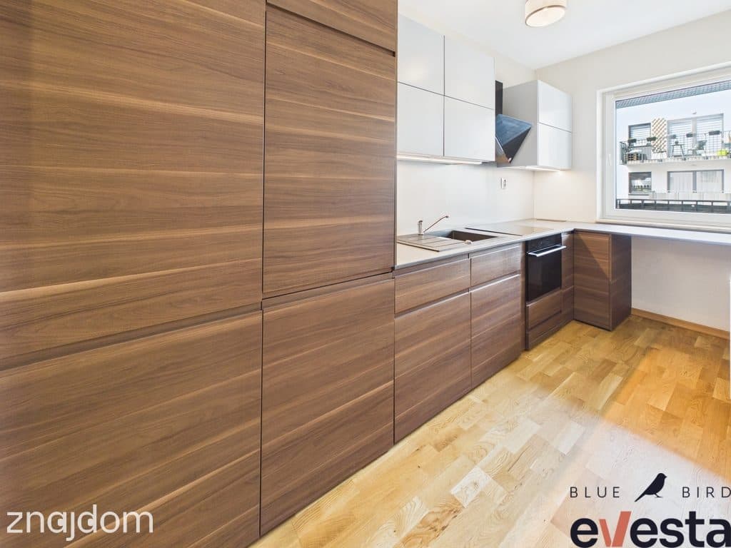 Kawalerka 25, 5 m², duży balkon, komórka