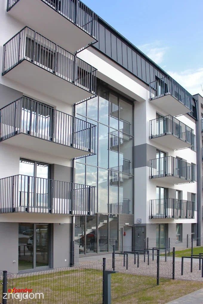 4-pokojowe mieszkanie, komórka, miejsce w hali i naziemne, balkon - zdjęcie 2