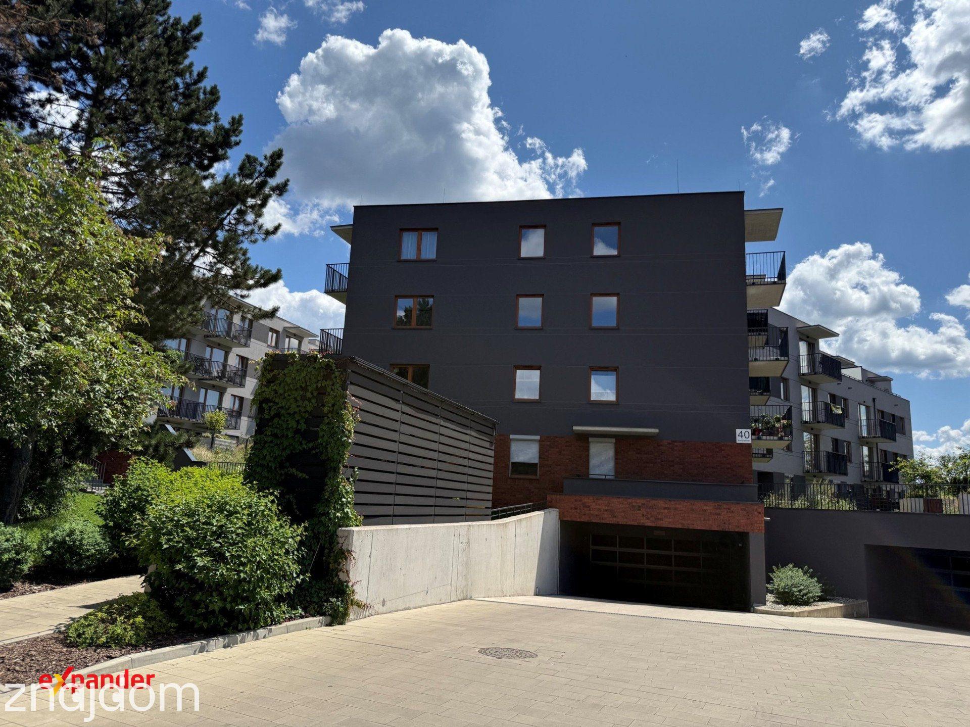 OKAZJA!3 pokoje,taras 20m,balkon,3 miejsca w garażu,DUŻO zieleni, KATO ul.Daszyńskiego - zdjęcie 3