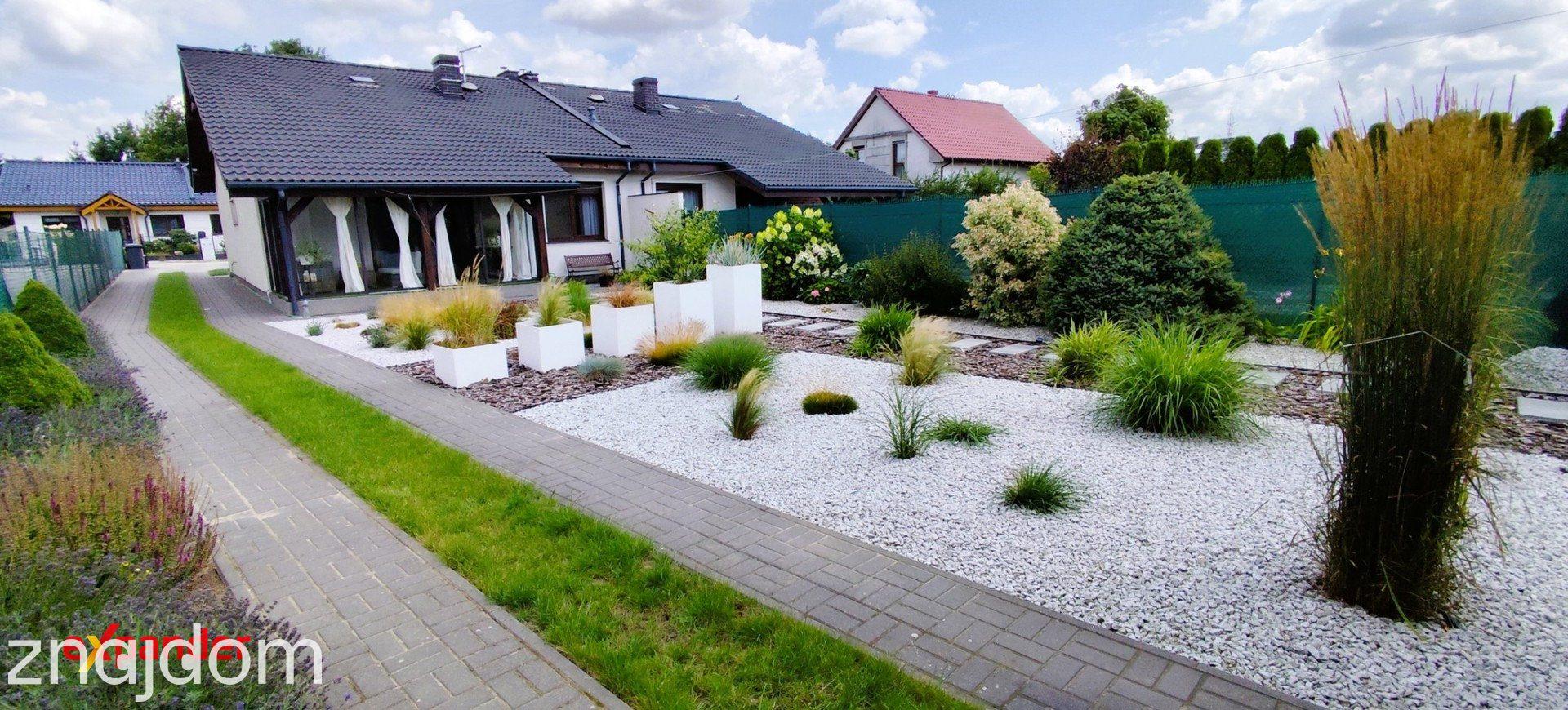 Dom 4 pokoje wyposażony ogród, garaż, ogród zimowy, pompa,fotowoltaika - zdjęcie 2