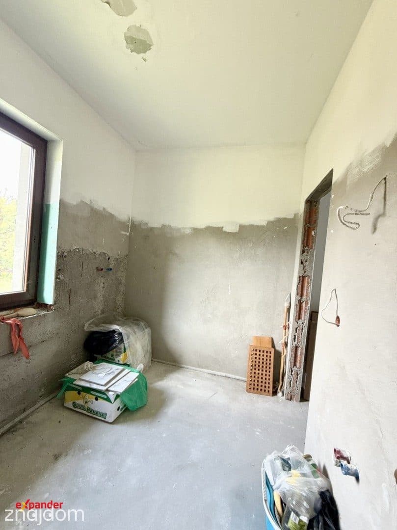 Komfortowy dom z dużą działką i dwustanowiskowym garażem - zdjęcie 16