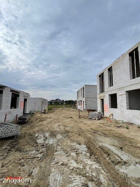 Bliźniak z dużym ogrodem | 3 sypialnie + poddasze | Kiełczów - zdjęcie 10