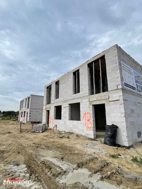 Bliźniak z dużym ogrodem | 3 sypialnie + poddasze | Kiełczów - zdjęcie 11