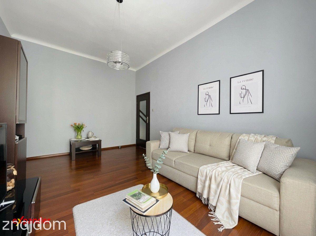 76,8 m² | 3 pokoje | Główny Rynek (Oficyna – cisza!) | Czynsz 500 zł