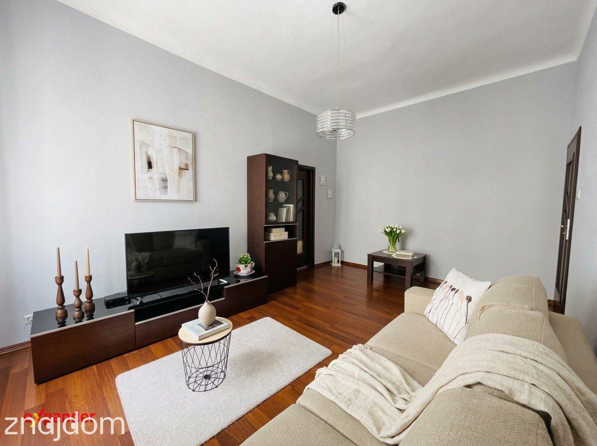 76,8 m² | 3 pokoje | Główny Rynek (Oficyna – cisza!) | Czynsz 500 zł - zdjęcie 2