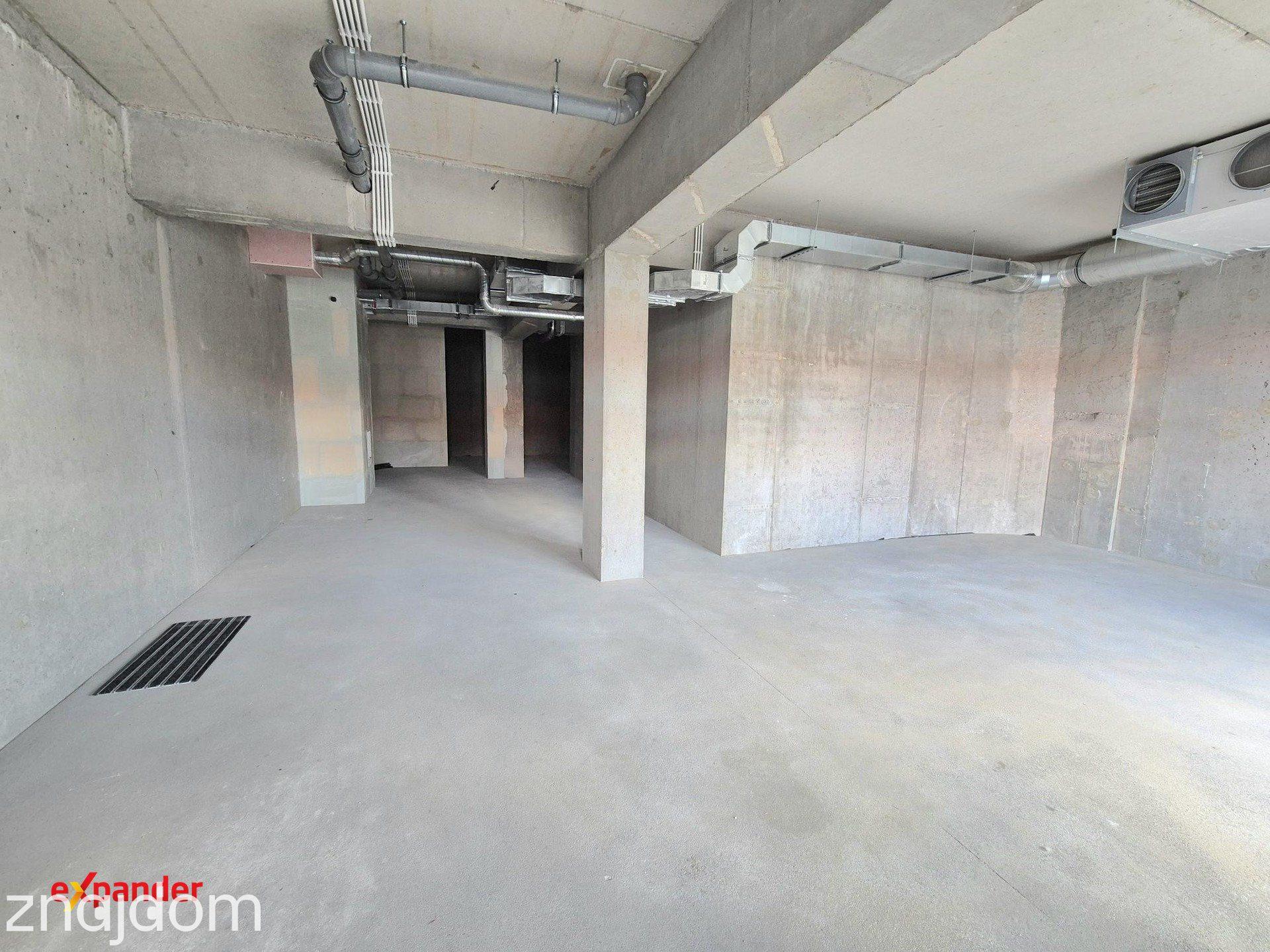 Lokal na Starym Mieście w apartamentowcu nad rzeką - zdjęcie 3
