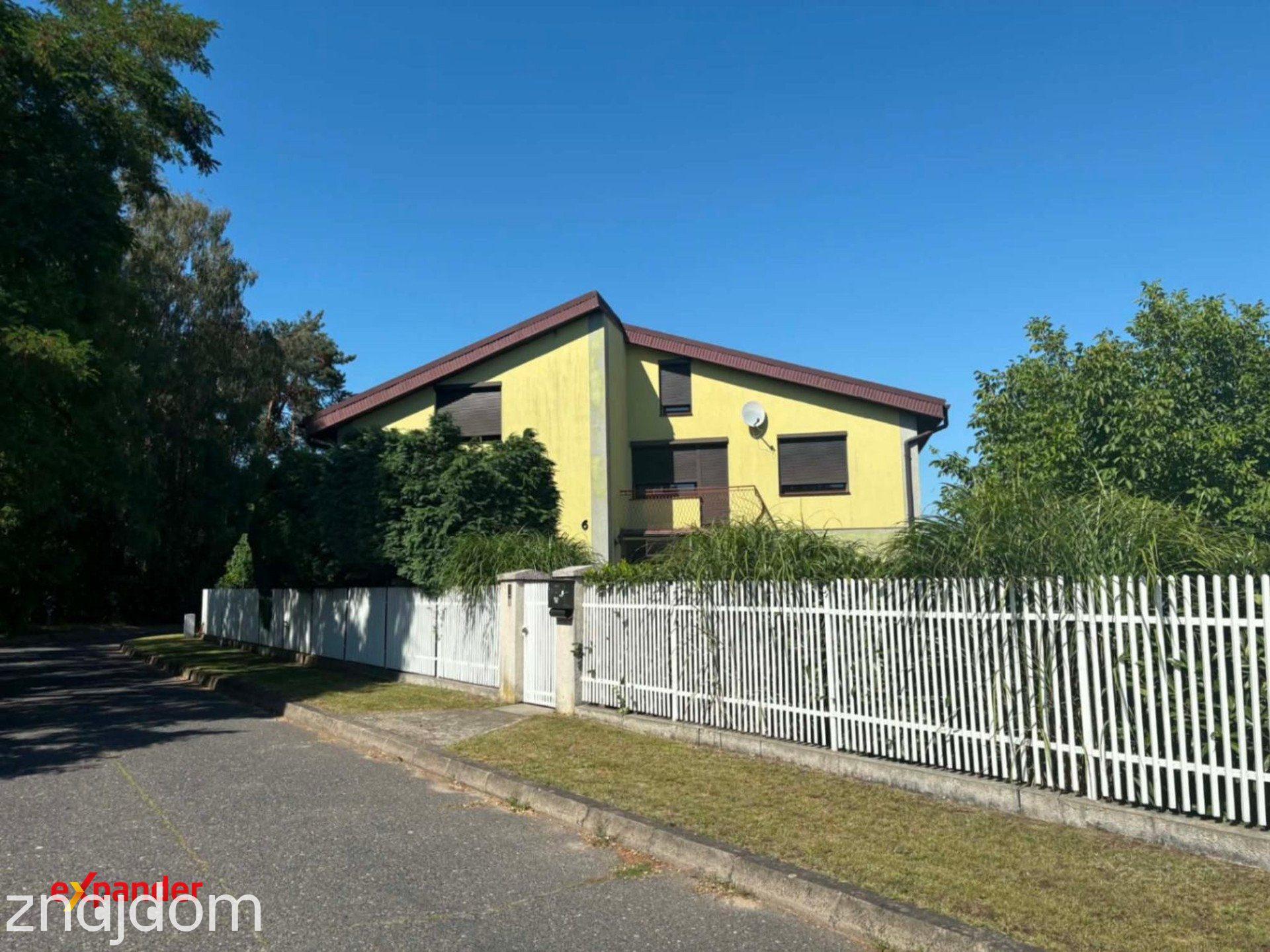 Dom wolnostojący 198m2 w spokojnej okolicy z zadbaną działką - zdjęcie 2
