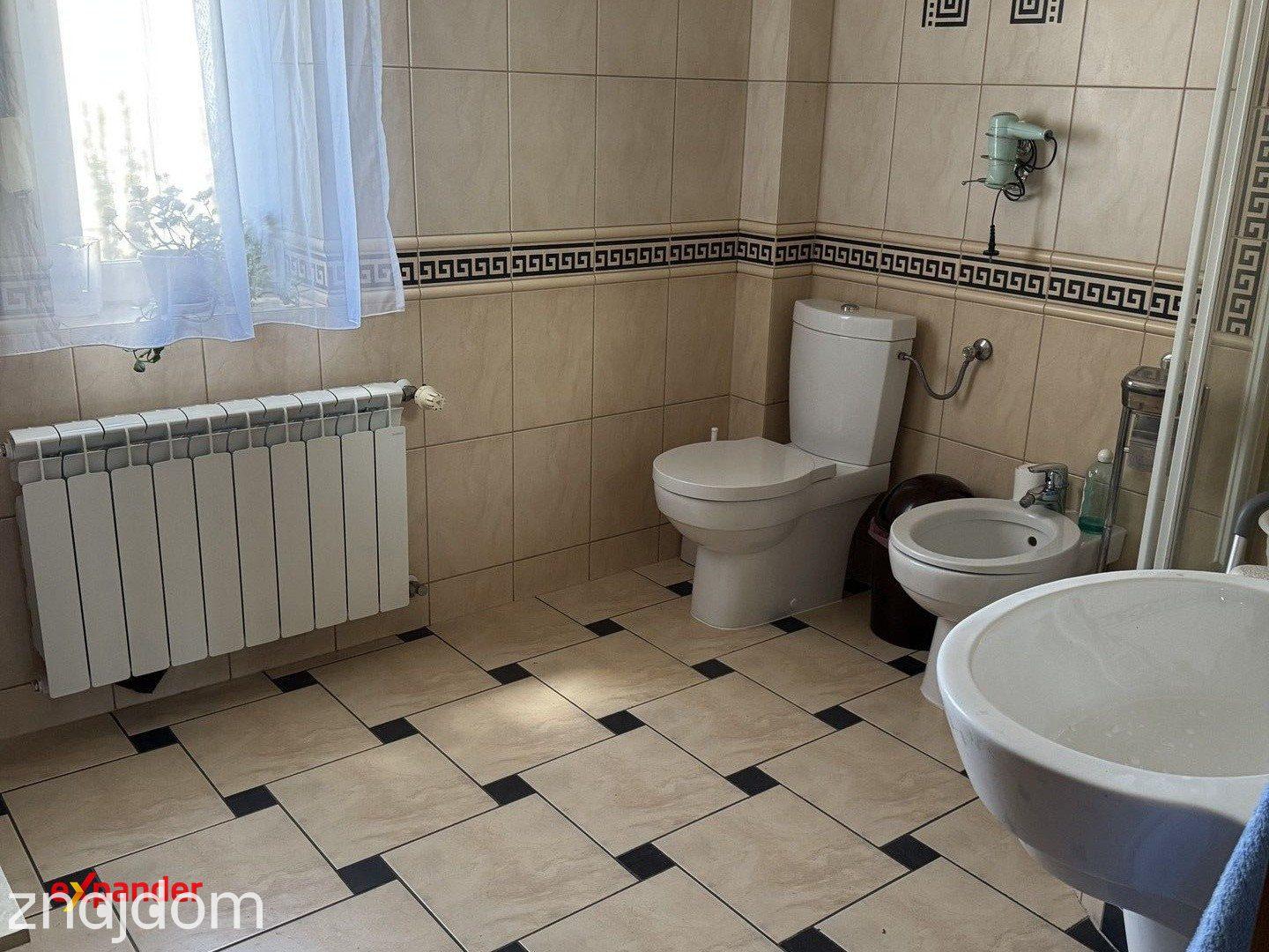 Dom wolnostojący 198m2 w spokojnej okolicy z zadbaną działką - zdjęcie 24