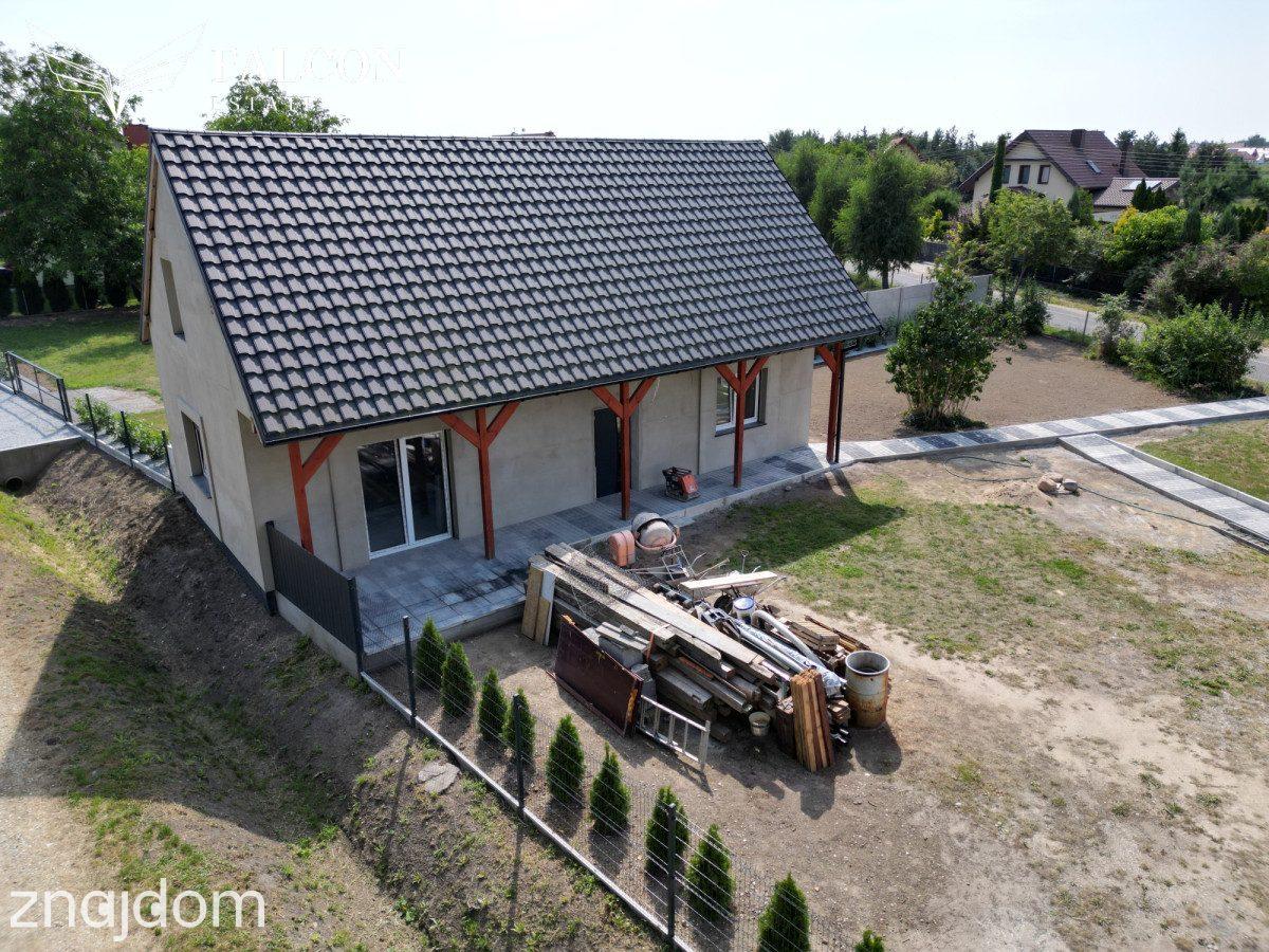 Dom z dużą działką i budynkiem gospodarczym - zdjęcie 2