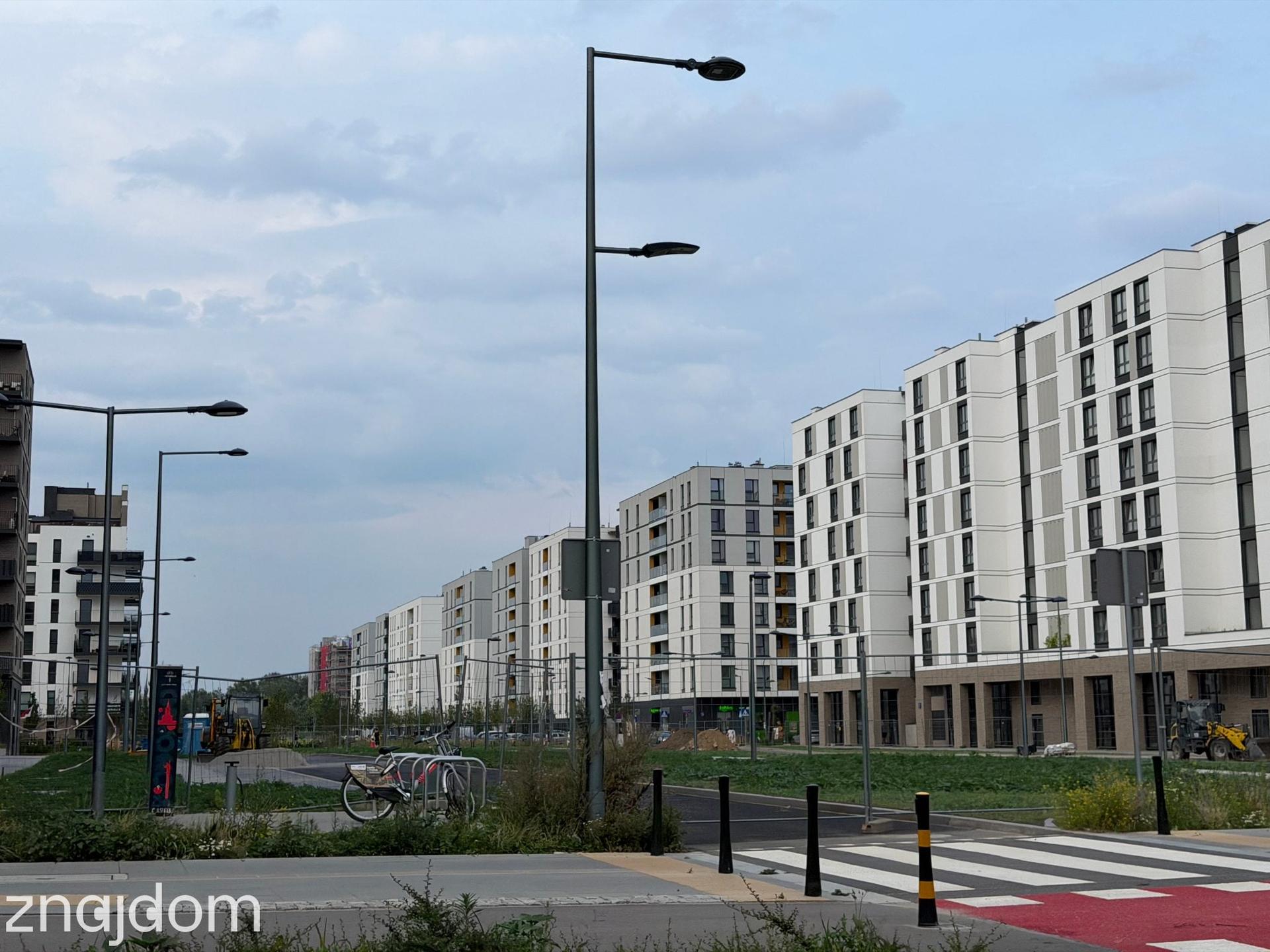 Szamoty - nowe osiedla na Ursusie, wiele apartamentowców jeszcze w budowie.
