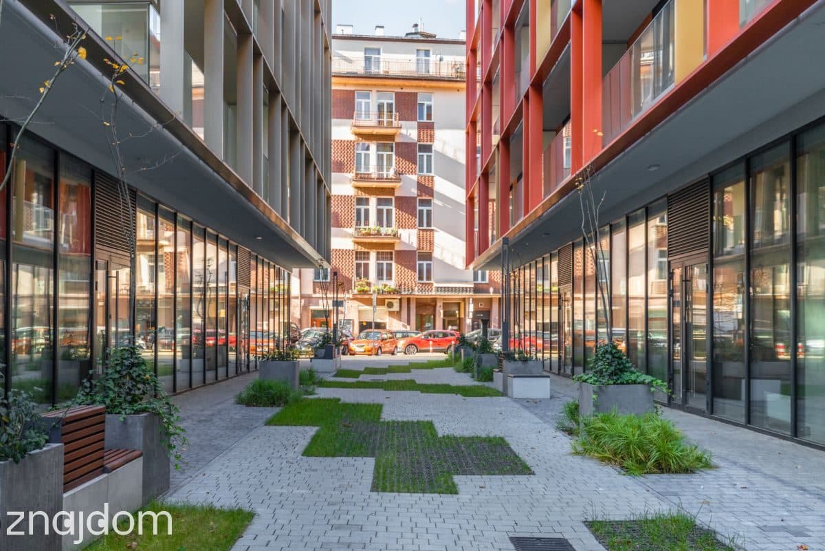 Narożny lokal o pow. 80 m2 z witrynami 25 euro/m2 - zdjęcie 6