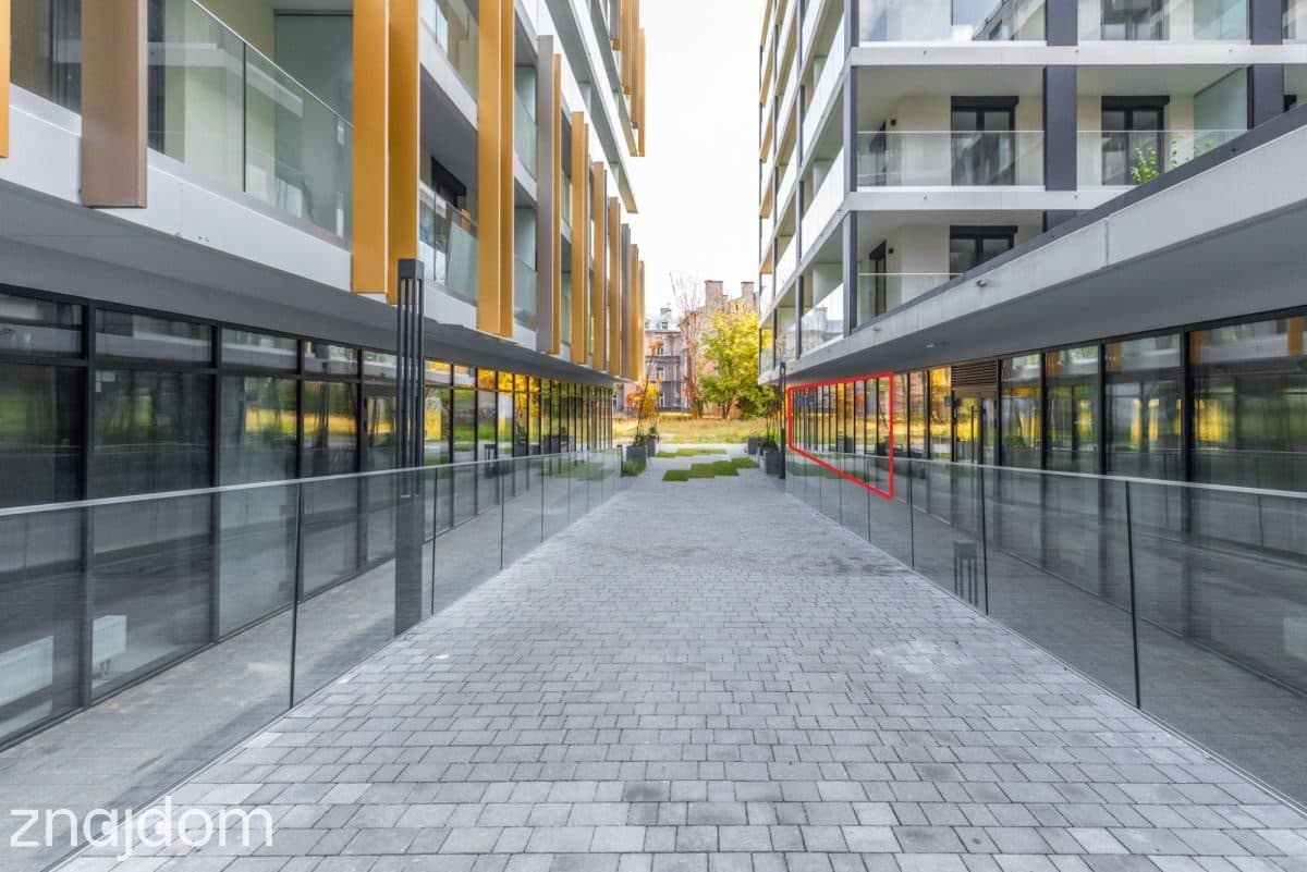 Narożny lokal o pow. 80 m2 z witrynami 25 euro/m2 - zdjęcie 5