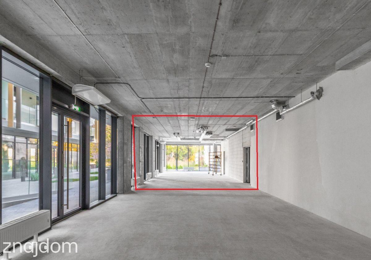 Narożny lokal o pow. 80 m2 z witrynami 25 euro/m2