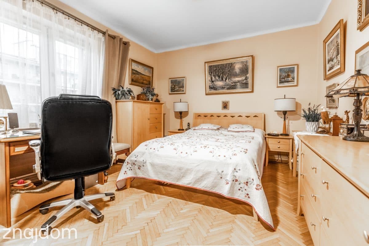 Centrum 3 pokoje, balkon, piwnica, 2 garaże - zdjęcie 8