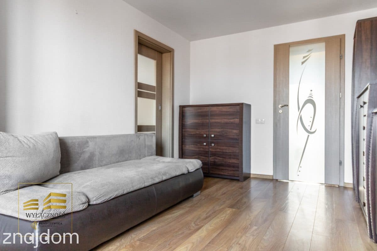 Na sprzedaż 3 pokoje + kuchnia I Balkon I Piwnica - zdjęcie 2