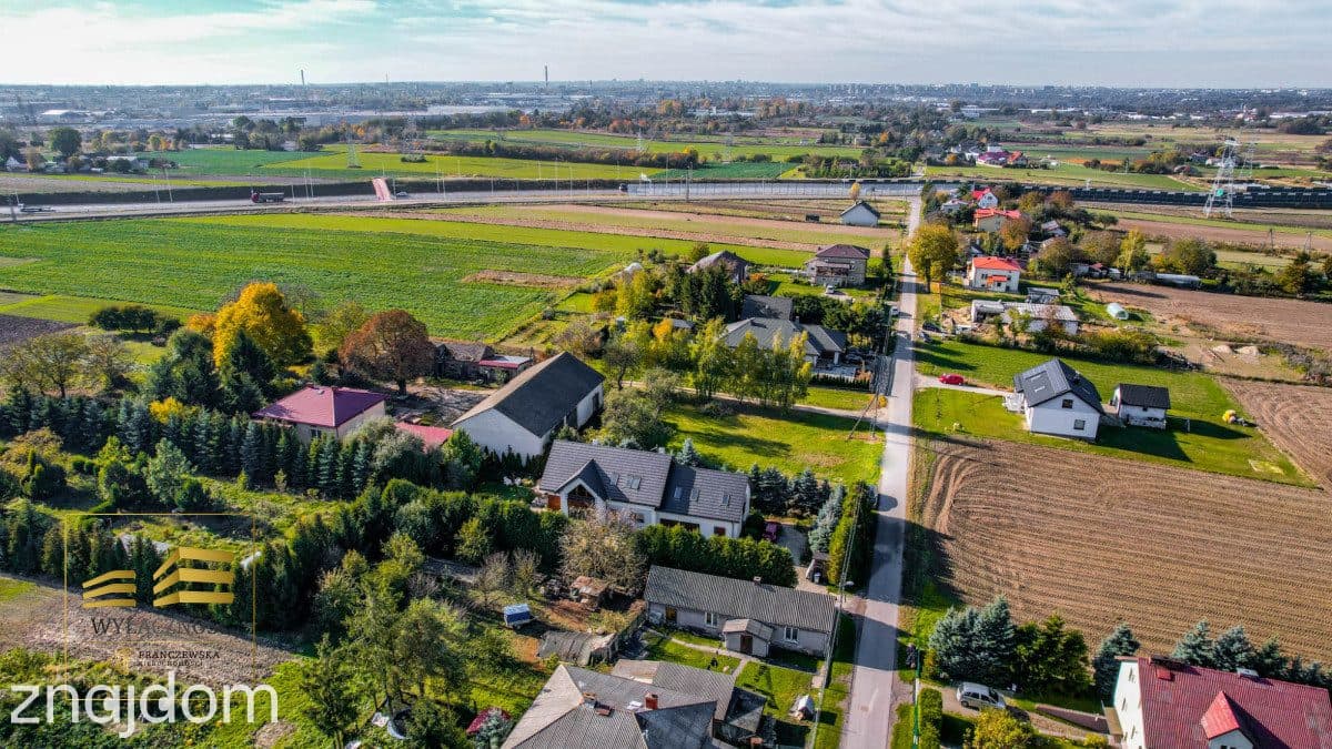 Wolnostojący dom, osiem pokoi, duży ogród. - zdjęcie 3