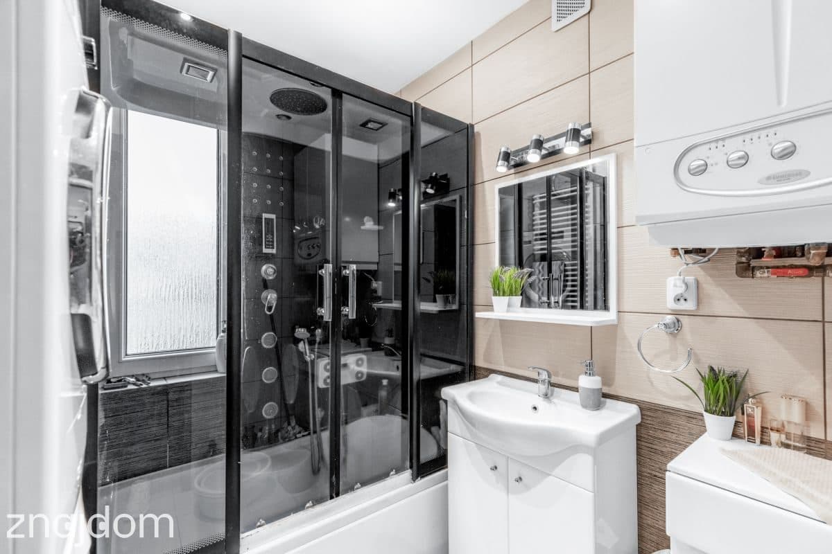 Centrum 3 pokoje, balkon, piwnica, 2 garaże - zdjęcie 8